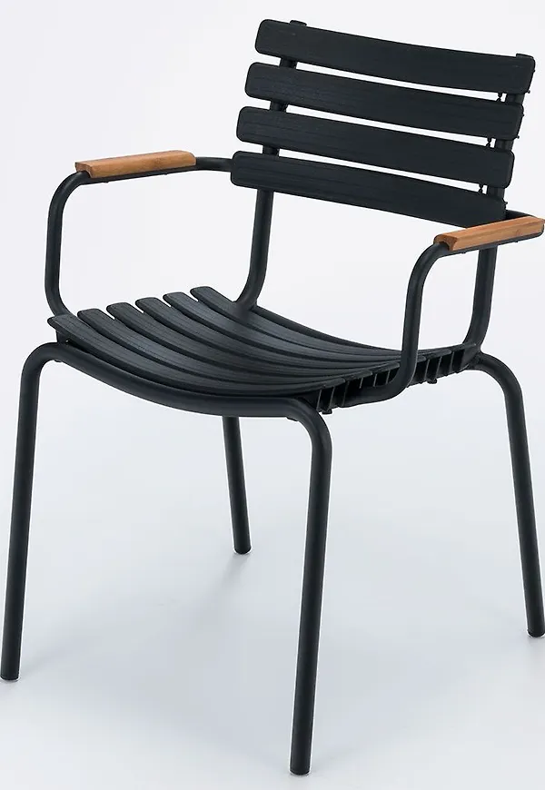 Svart karmstol som passar perfekt till hösten 2025!