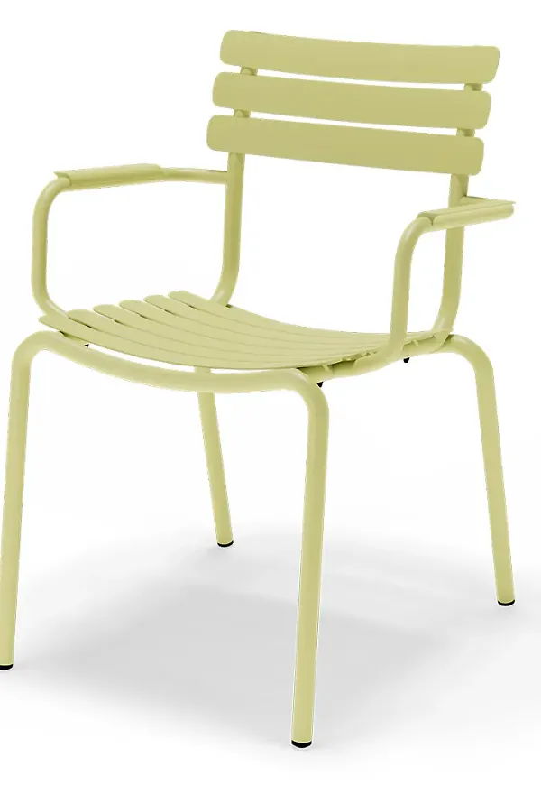 Moderiktig Stol som passar bra vid många olika tillfällen.