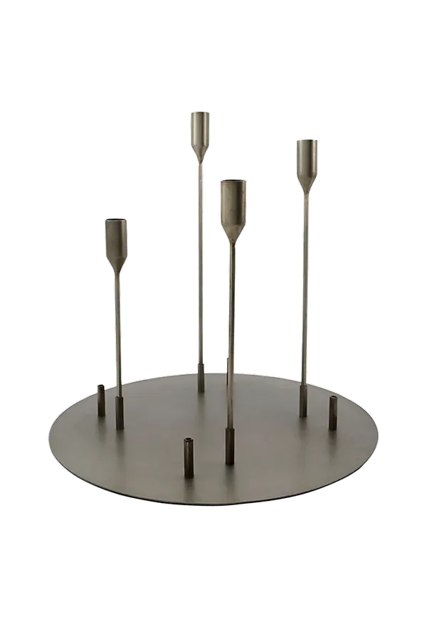 Söt middagsbord i järn från House Doctor.