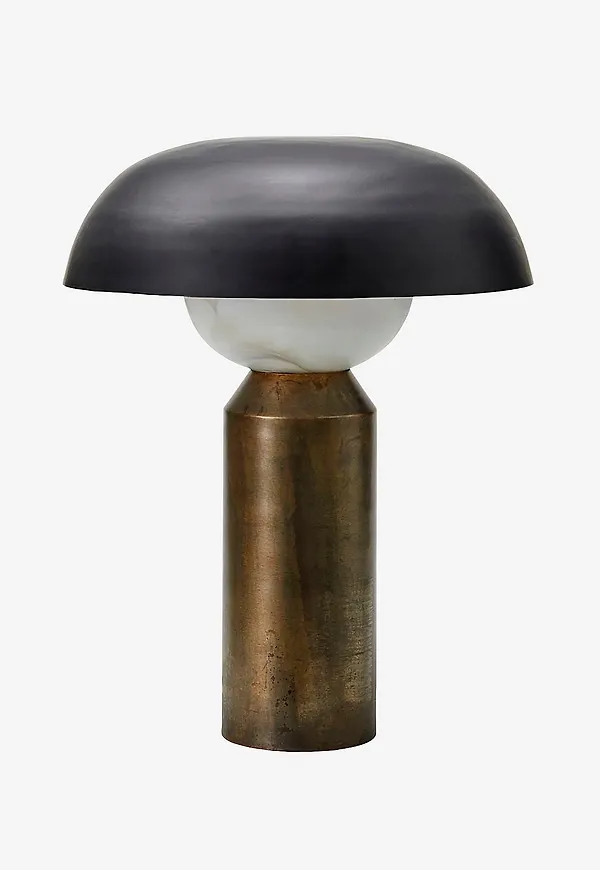 Riktigt snygg house doctor lampa i gul färg gjord i järn.