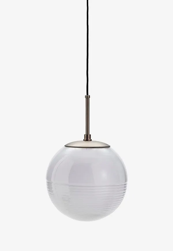 Vit lampa som passar perfekt till sommaren 2025!