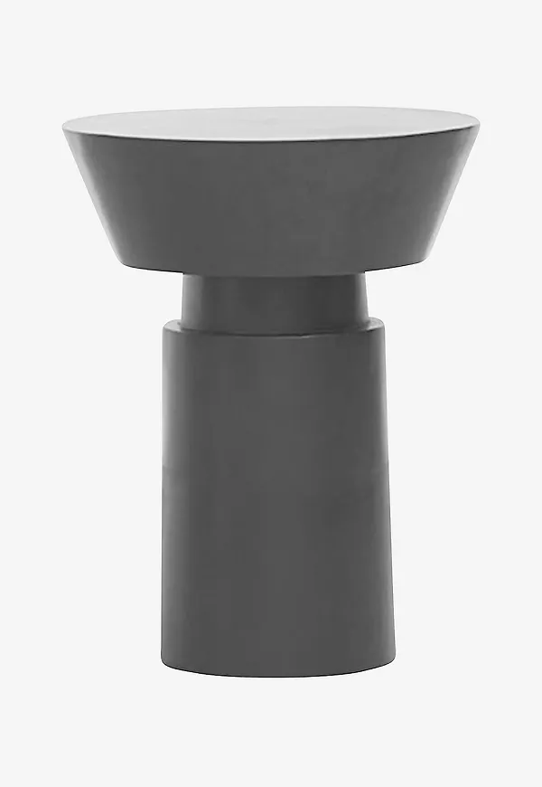 Otroligt snygg bord 2026 från House Doctor.