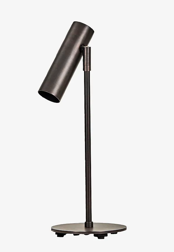 Otroligt snygg svart lampa 2026 från House Doctor.