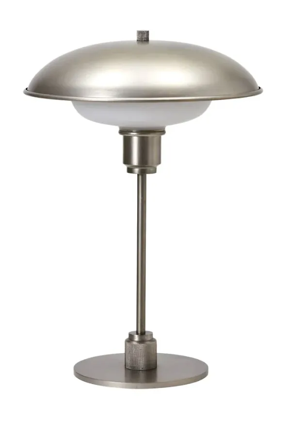 Elegant lampa i silverfärgade från House Doctor.