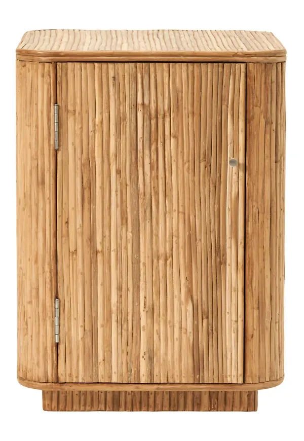 Otroligt fin vitrinskåp 2025 från House Doctor.