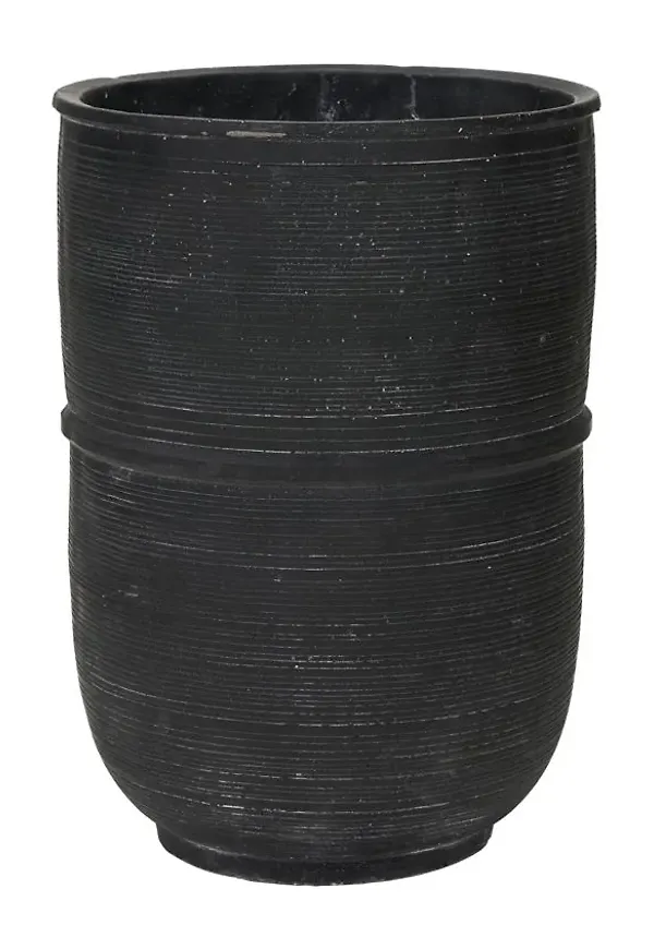 Riktigt trendig svart kruka 2025 från House Doctor.