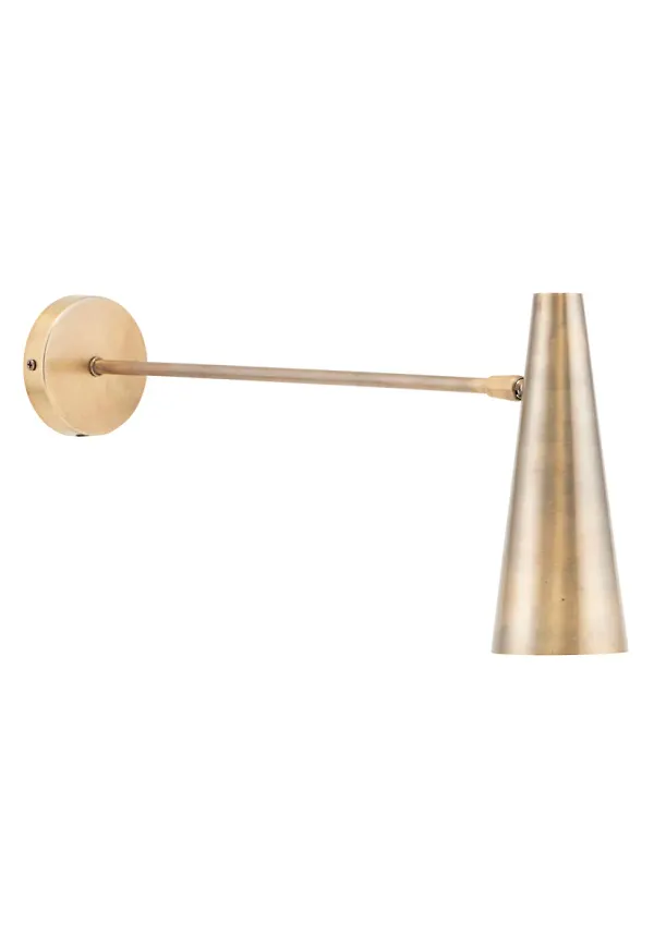 Otroligt snygg guldfärgad lampa 2025 från House Doctor.