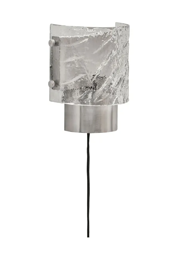 Moderiktig silverfärgad lampa 2026 från House Doctor.
