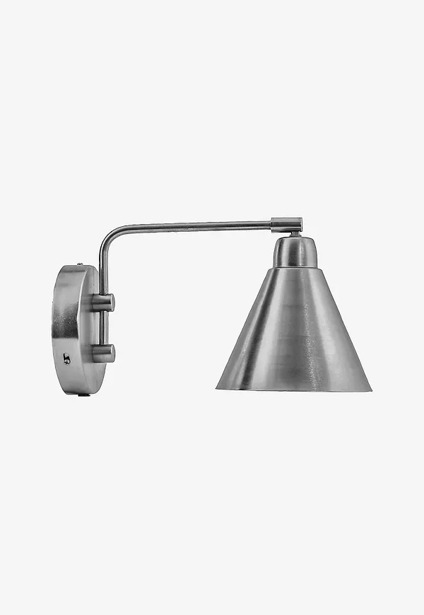 Snygg silver lampa 2026 från House Doctor.