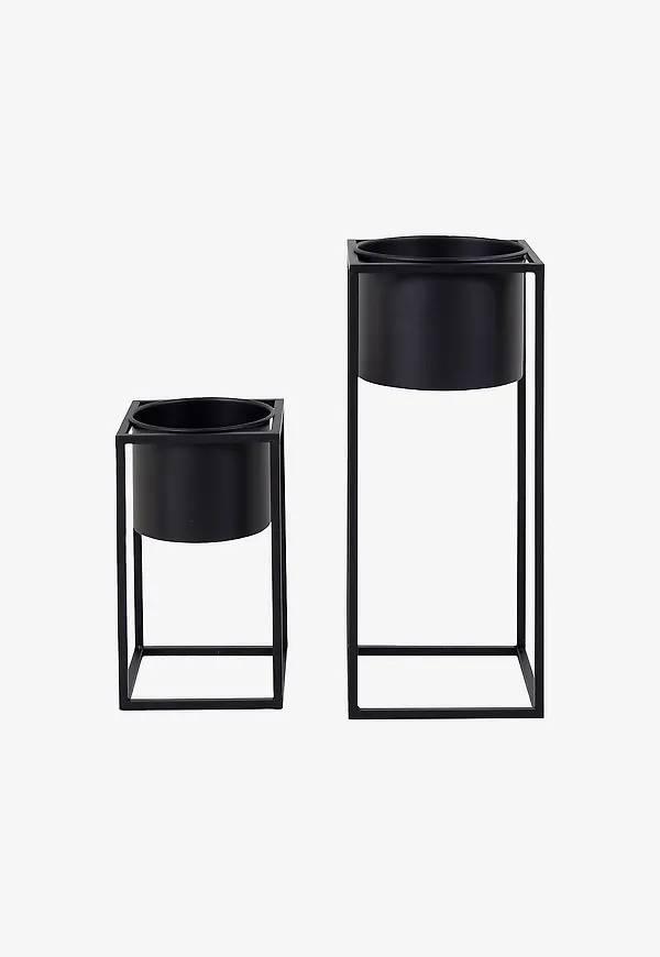 Riktigt snygg kruka i svart från House Nordic.