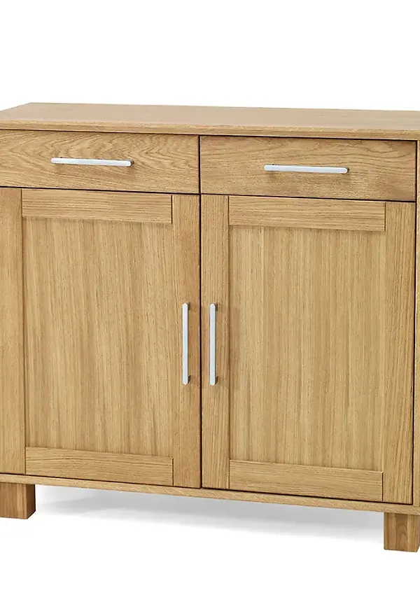 Moderiktig förvaringsmöbel i ek från Torkelson.