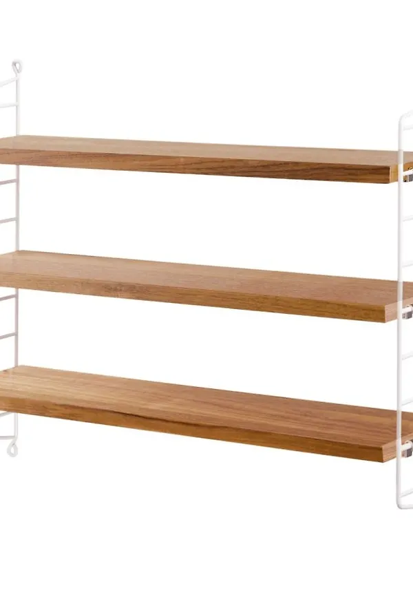 Modern hylla i ek från String Furniture.