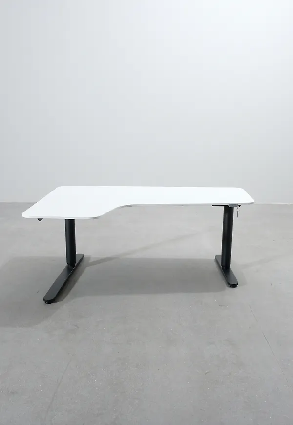 Snygg arbetsbord 2025 från Ikea.