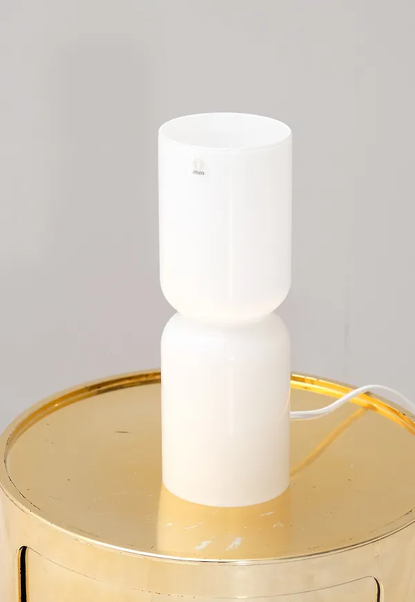 Otroligt snygg vit lampa 2025 från Iittala.
