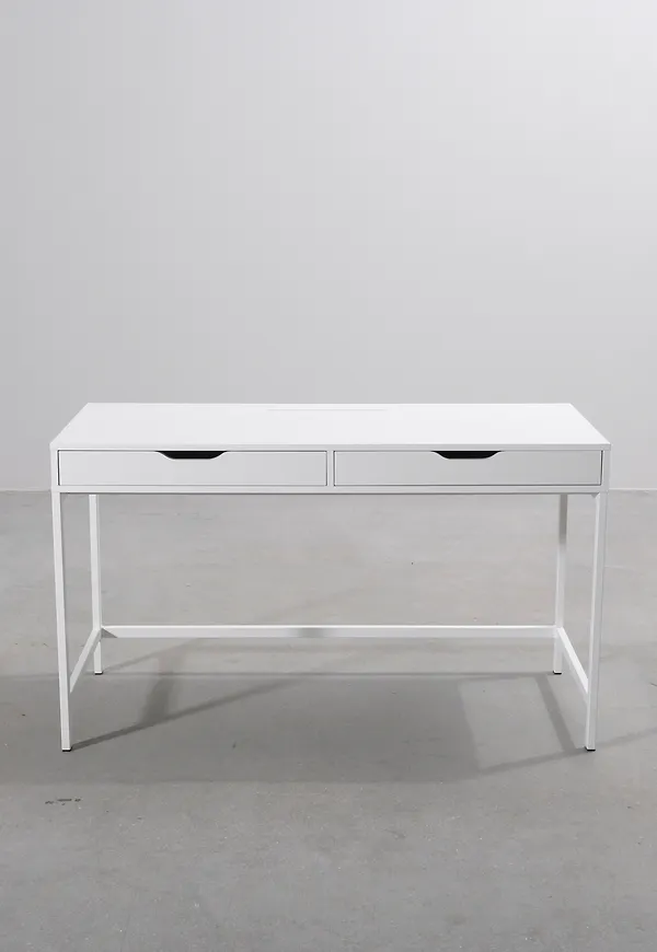 Elegant vit skrivbord 2025 från Ikea.