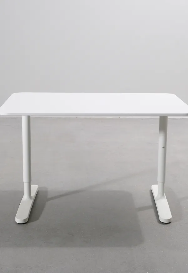 Supersnygg skrivbord 2025 från Ikea.