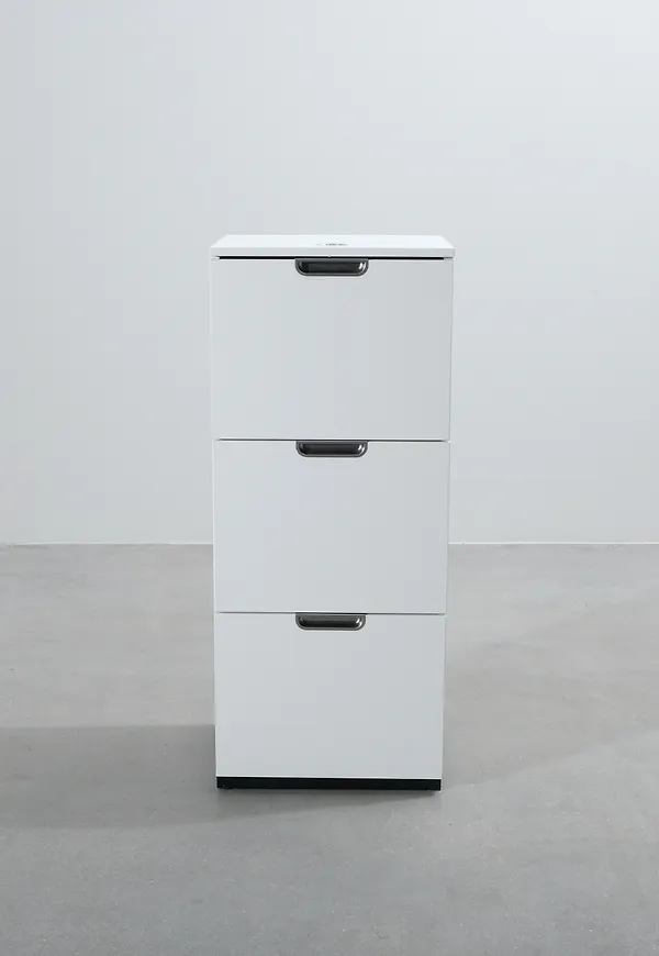 Härlig låda i vitt från Ikea.