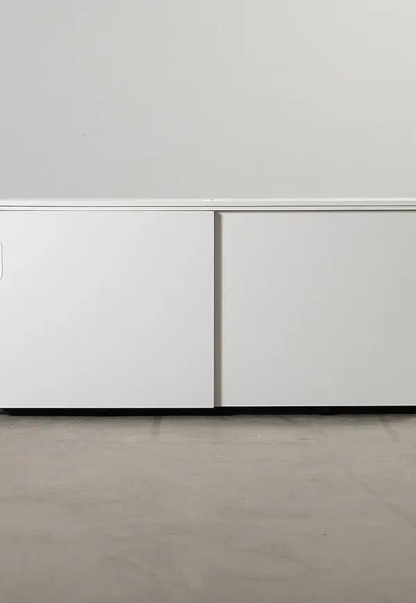 Vit Ikea-skjutdörr i härlig modell.