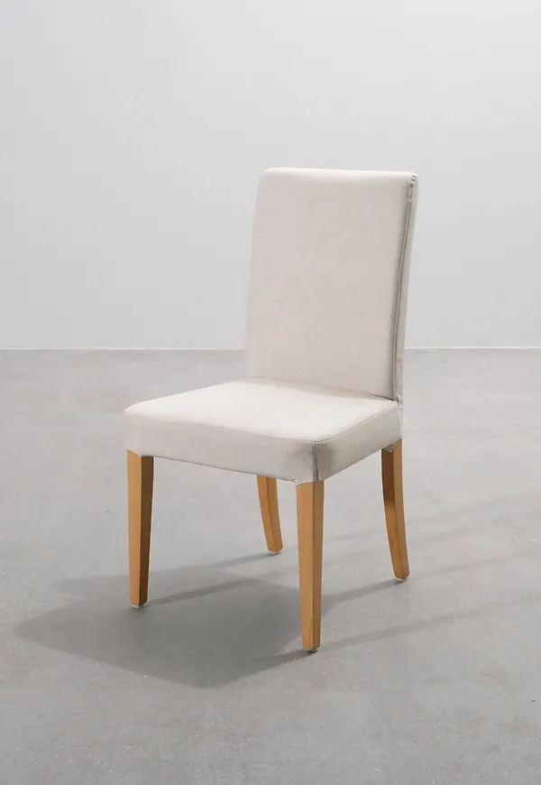 Stilren beige matstol 2025 från Ikea.