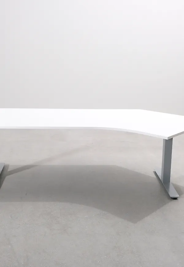 Jättesnygg arbetsbord i vitt från Ikea.