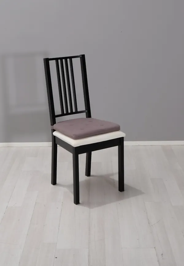 Snygg svart stol 2025 från Ikea.