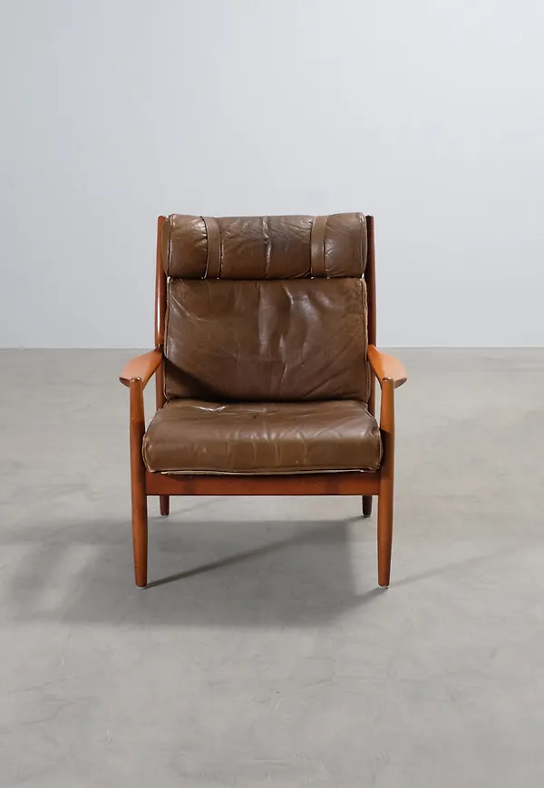 Brun No brand-träram i riktigt fin modell.