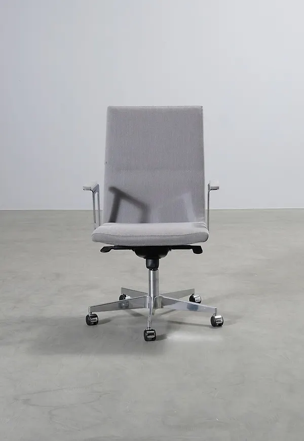 Snygg grå stol 2025 från Inno.