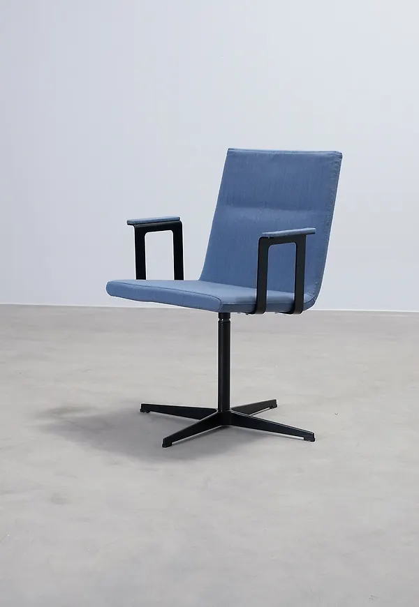 Konferensstol som passar perfekt till sommaren 2025!