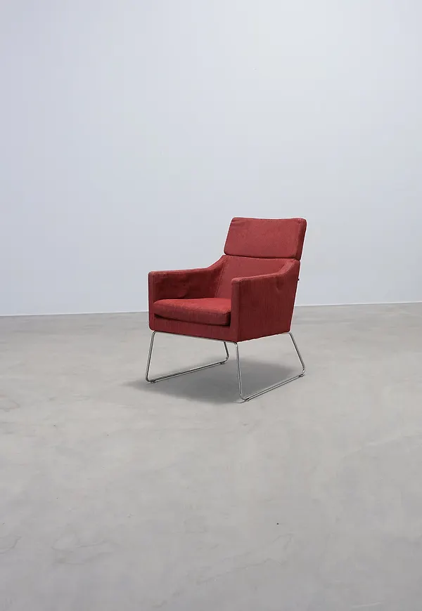 Jättesnygg röd möbel 2026 från Ire Möbel.