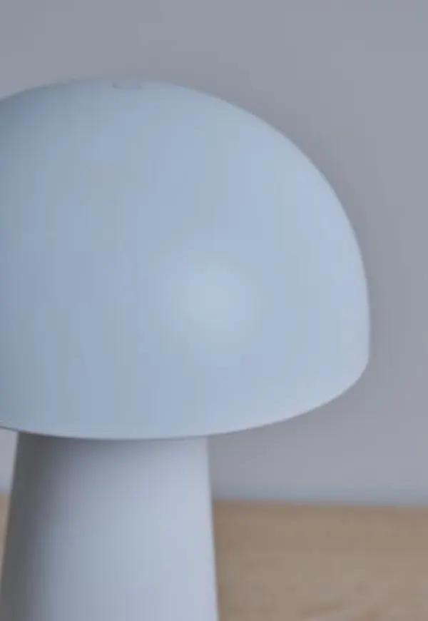 Härlig vit lampa 2025 från hemtex.