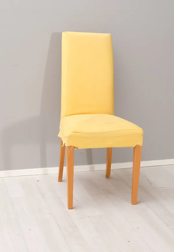 Gul No brand-matstol i jättefin modell.