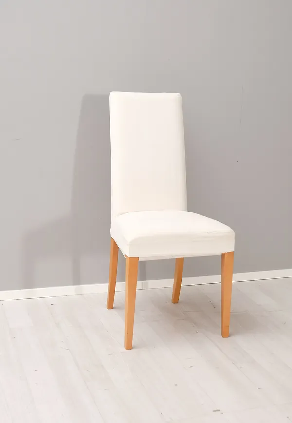 Fin vit stol 2025 från No brand.