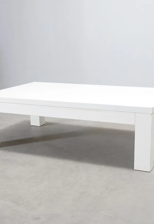 Smickrande vit soffbord 2025 från Isku.