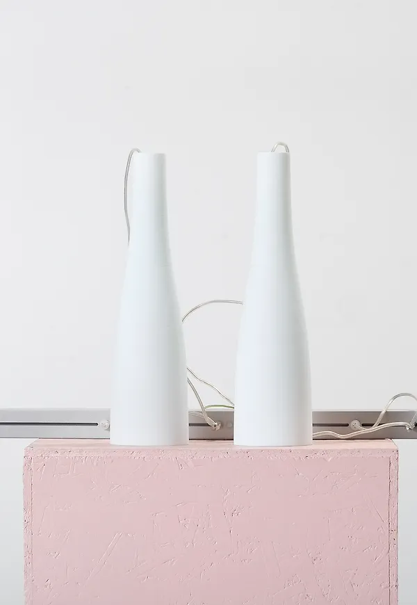 Härlig vit lampa 2026 från No brand.