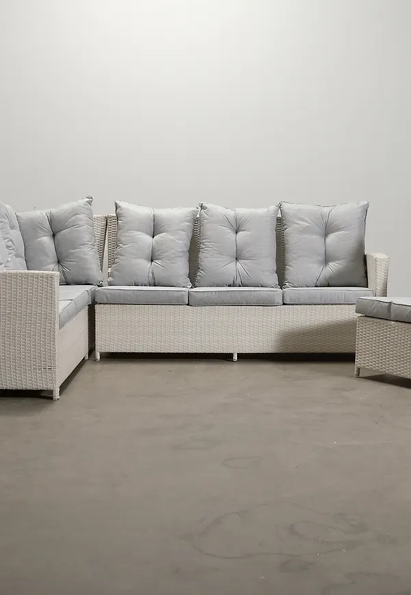 Riktigt trendig grå soffa 2025 från Comfort Garden.