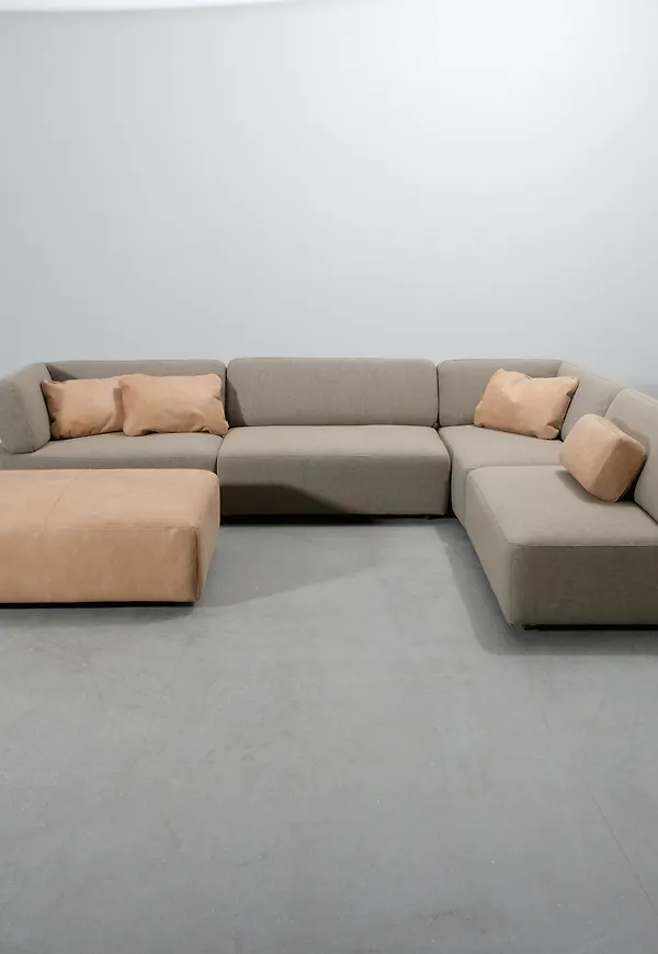 Moderiktig Soffa som passar bra vid många olika tillfällen.