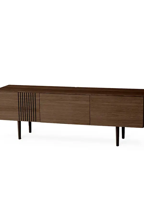 Torkelson förvaringsmöbel i ek som passar perfekt till sommaren 2025!