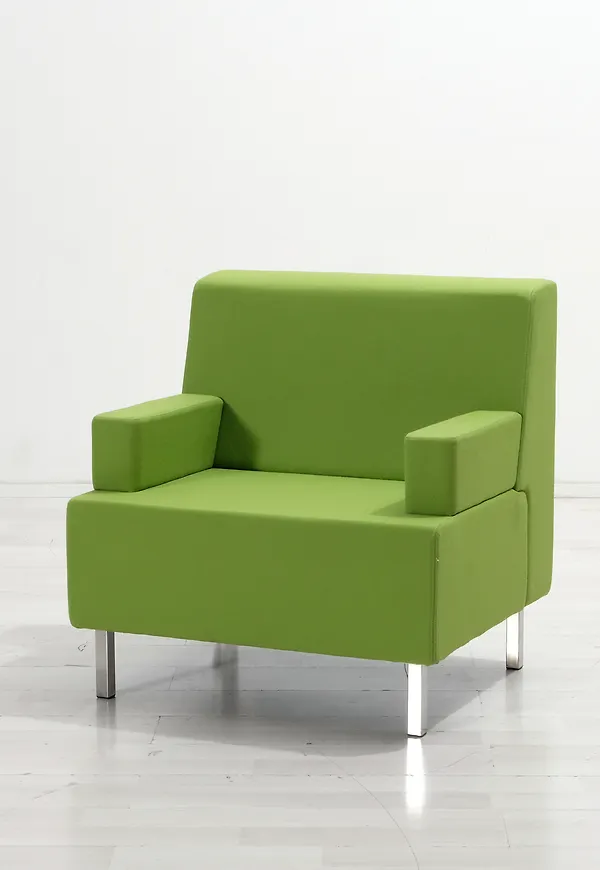 Stilriktig grön fåtölj 2025 från Johanson Design.