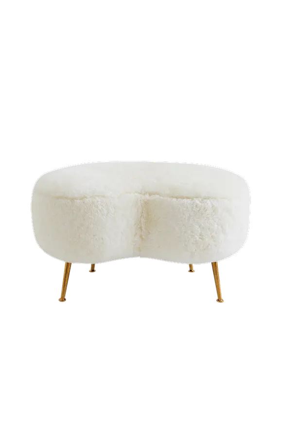 Skön vit fåtölj 2025 från Jonathan Adler.