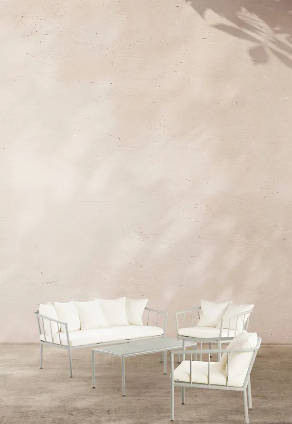 Smickrande bord i aluminium från Jotex.