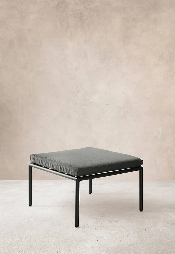 Otroligt fin loungebord i svart färg gjord i aluminium.