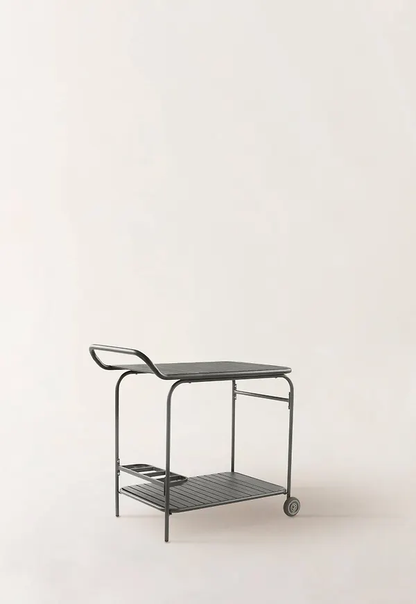 Riktigt snygg aluminiumsidobord i khakigrönt från Jotex.