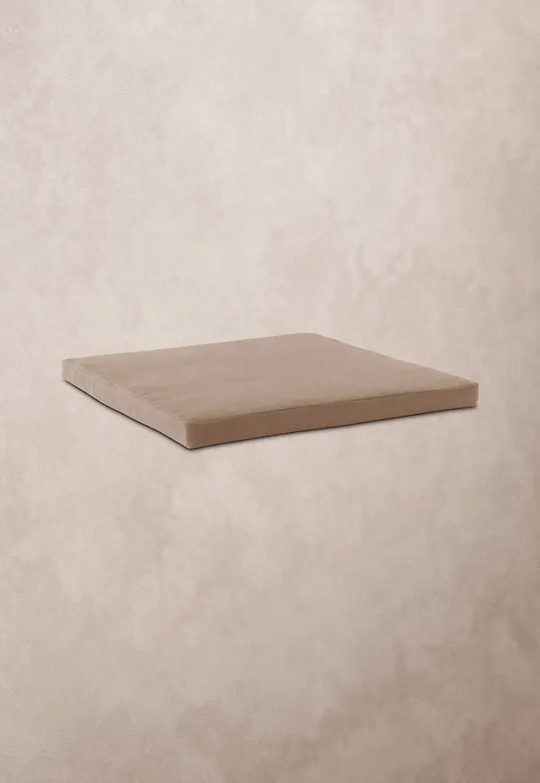 Jättefin beige bord 2025 från Jotex.