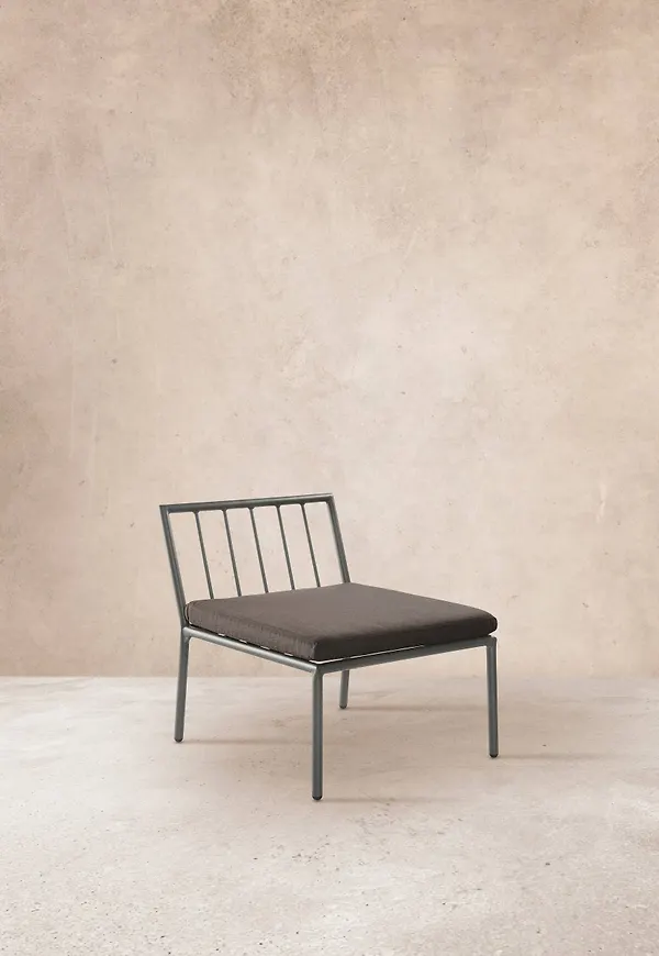 Khakigrön Jotex-utemöbel i komfortabel modell.