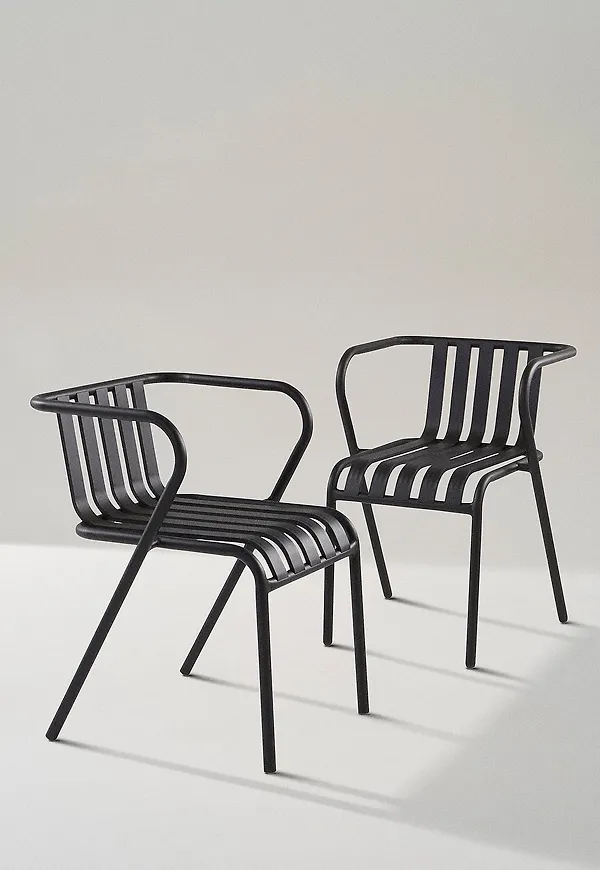 Söt stol i svart från Jotex.