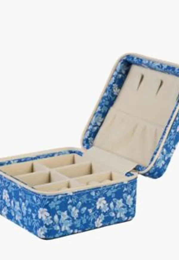 Moderiktig smyckeskrin 2024 från hemtex.