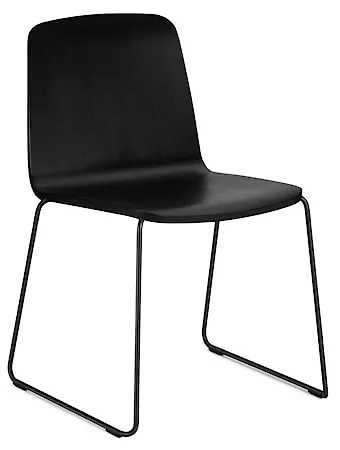 Svart matbordsstol som passar perfekt till hösten 2025!