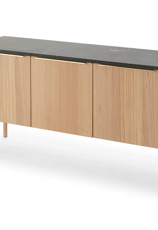 Stilren förvaringsmöbel i ek från Skagerak.