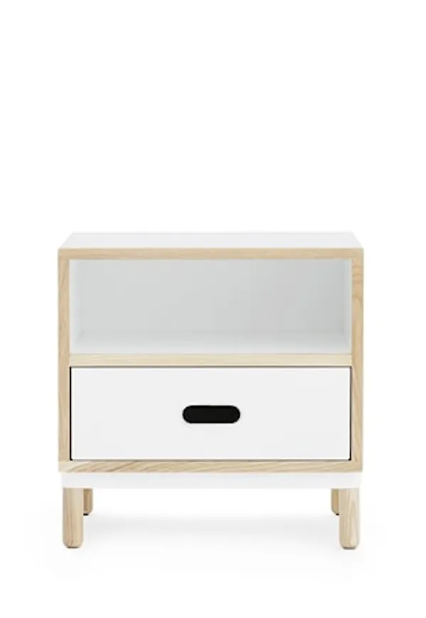 Riktigt trendig sängbord i vitt från Normann Copenhagen.
