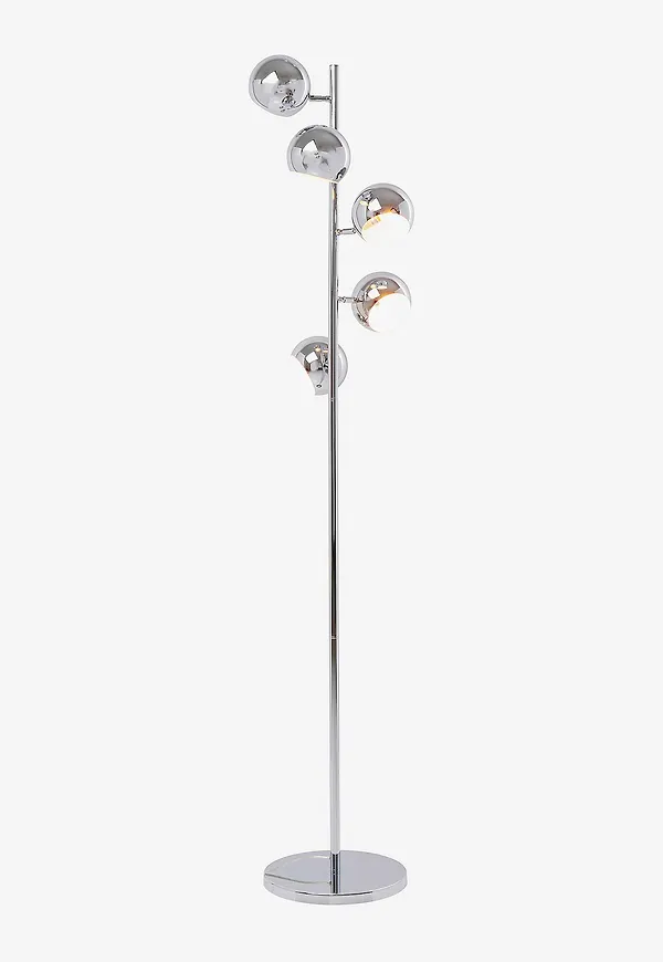 Snygg vardagsrumslampa i silverfärgade från KARE Design.